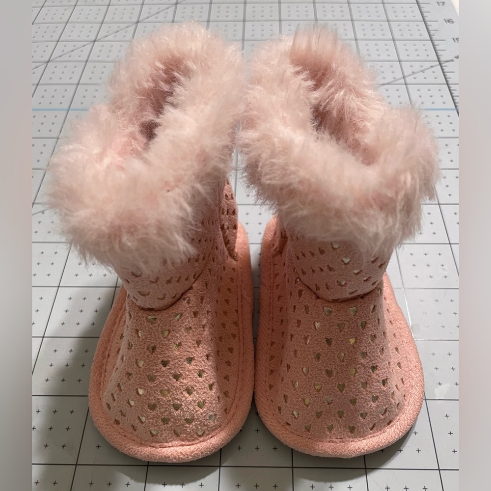 Baby Infant Pink Booties Walking Crib Shoes Heart girl boots *light stain* 3-6M